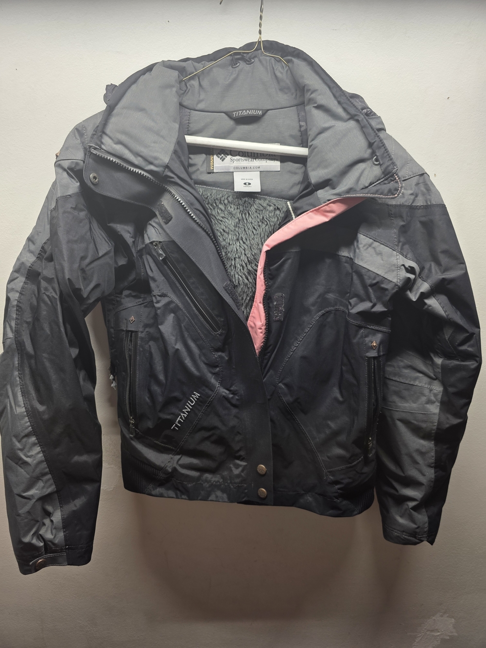 Columbia Titanium Black & Gray Ski Jacket with Pink Trim